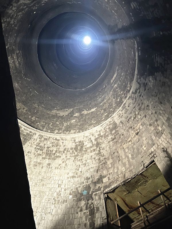 硼硅酸鹽泡沫玻璃磚在煙囪防腐中的“獨(dú)特”作用！